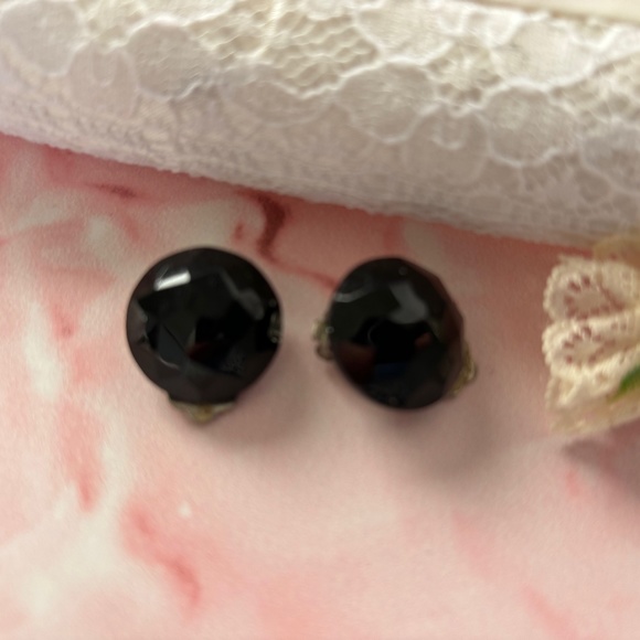 Vintage black jet clip earrings - Picture 2 of 7